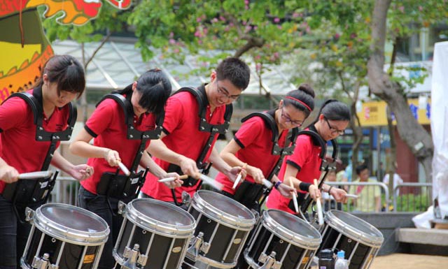 香港龍舟嘉年華 - 生力暢飲樂園 2011